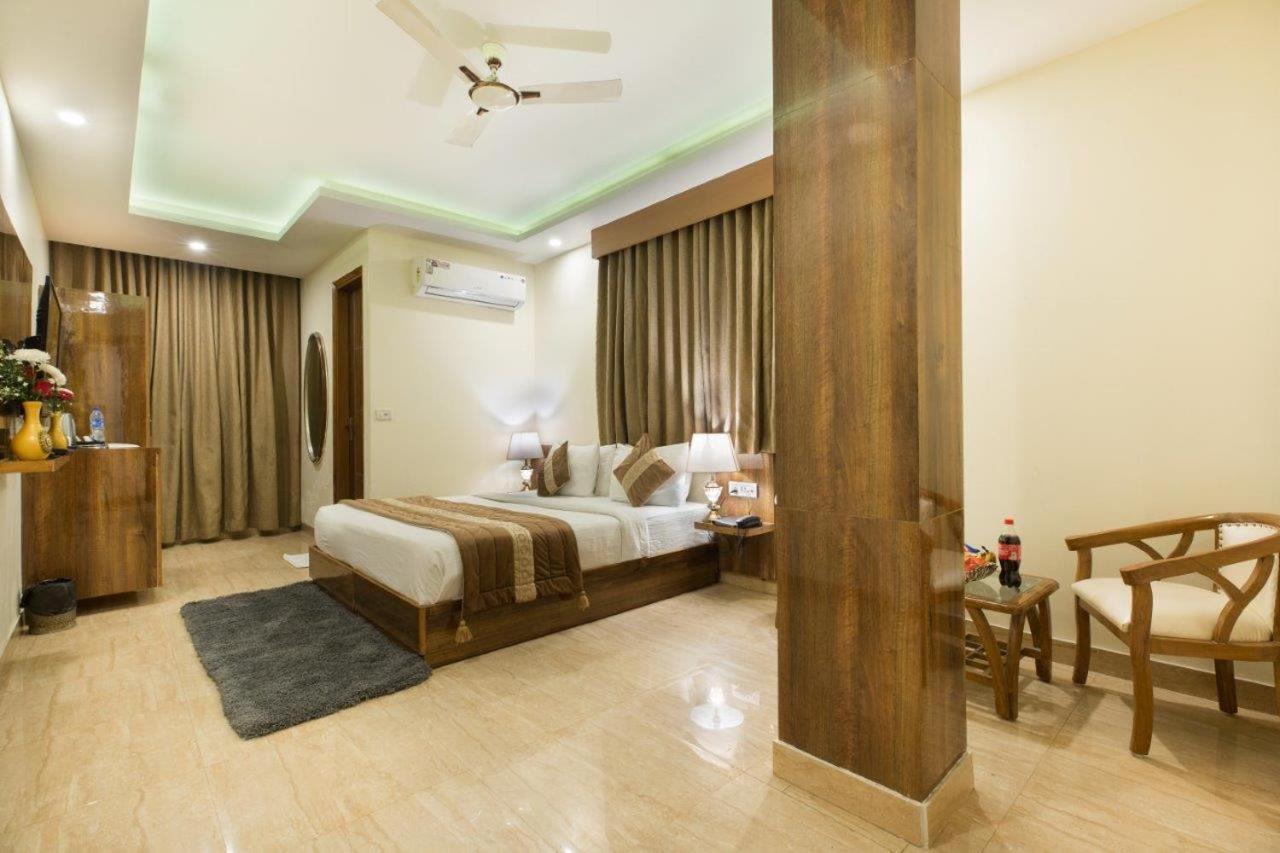 Hotel Viva Palace By Opo Ню Делхи Екстериор снимка